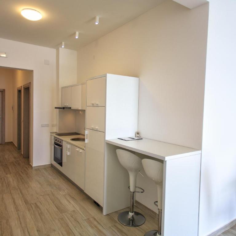 Nautilus Apartments - Two-Bedroom Apartment with Balcony and Sea View - 8