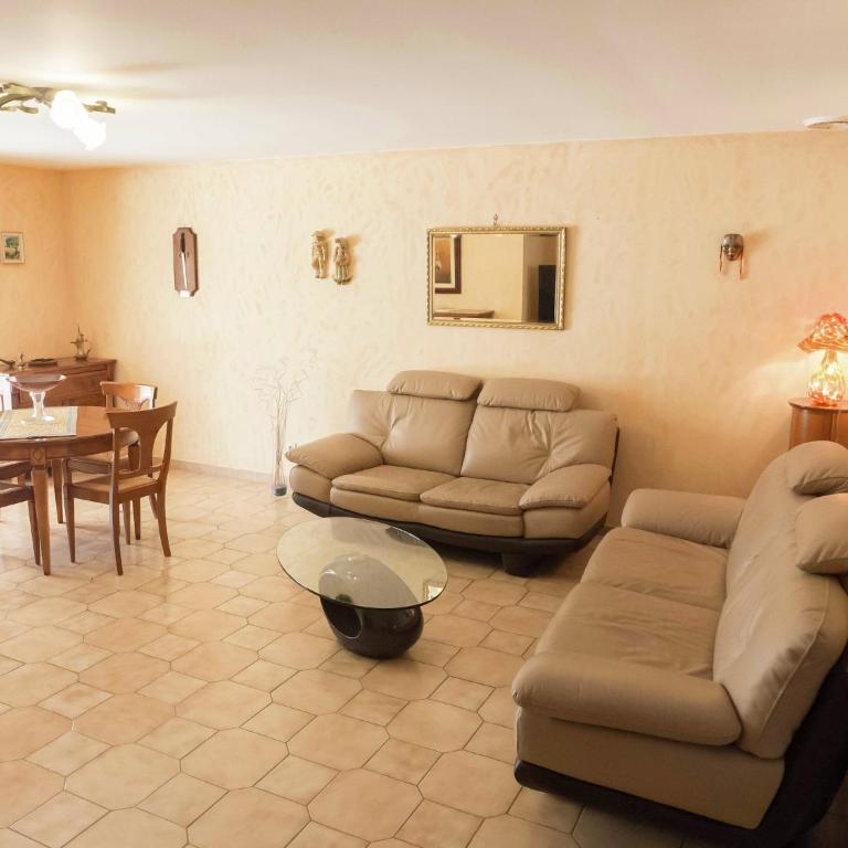 Chic Narbonne Pool Retreat - Maison de Vacances 2 Chambres - 9