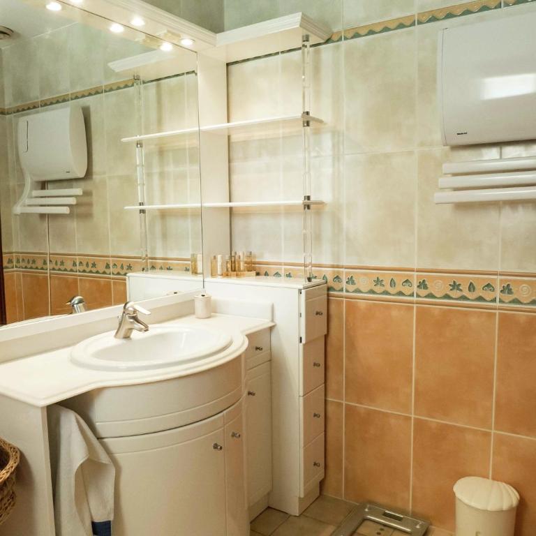 Chic Narbonne Pool Retreat - Maison de Vacances 2 Chambres - 20