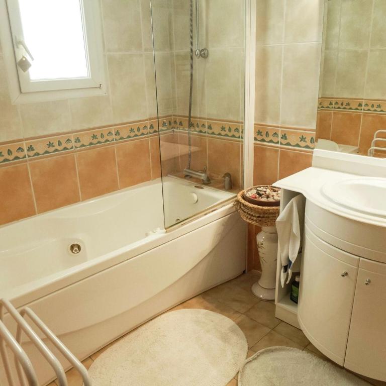 Chic Narbonne Pool Retreat - Maison de Vacances 2 Chambres - 19