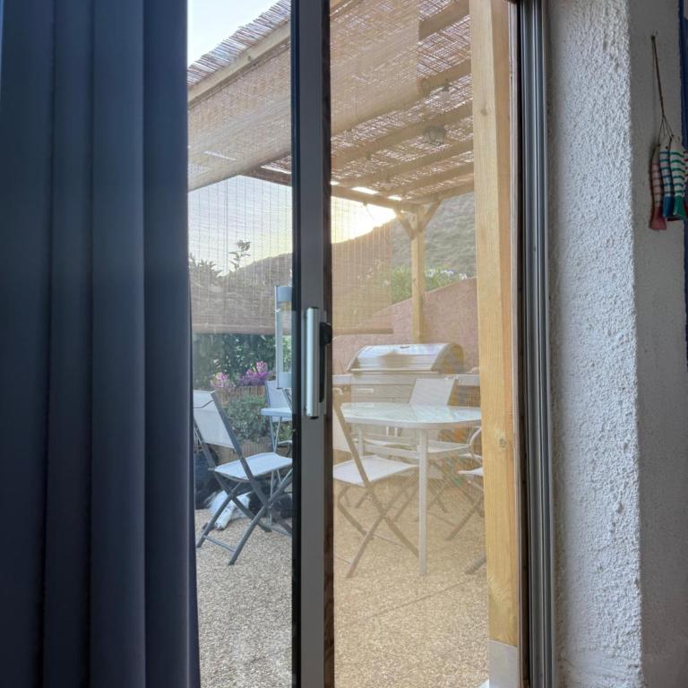 Mazet très calme, dans la colline, plage 15 mins à pied - Maison 1 Chambre - 14