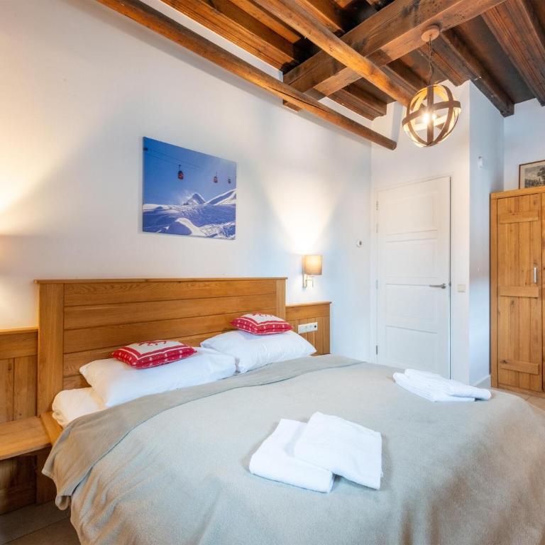 Heritage Chalet in Niedernsill near Ski Area - Four-Bedroom Vacation Home - 3