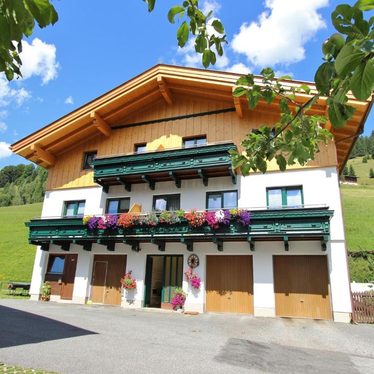 Modern Holiday Home in Maria Alm near Ski Area - Ferienhaus mit 7 Schlafzimmern - 5