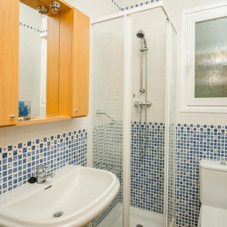 Unique villa in Moraira with infinity pool - Three-Bedroom Villa - 10