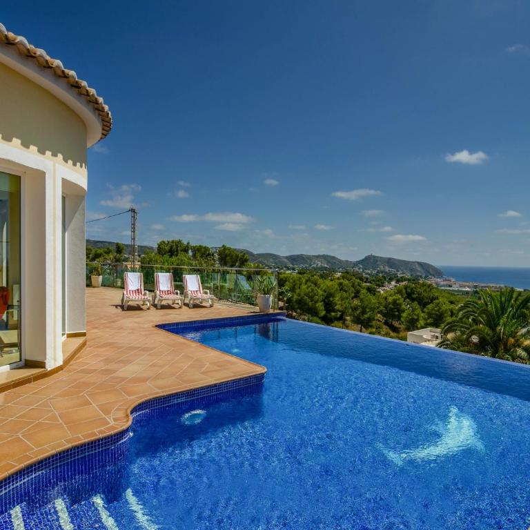 Unique villa in Moraira with infinity pool - Three-Bedroom Villa - 9