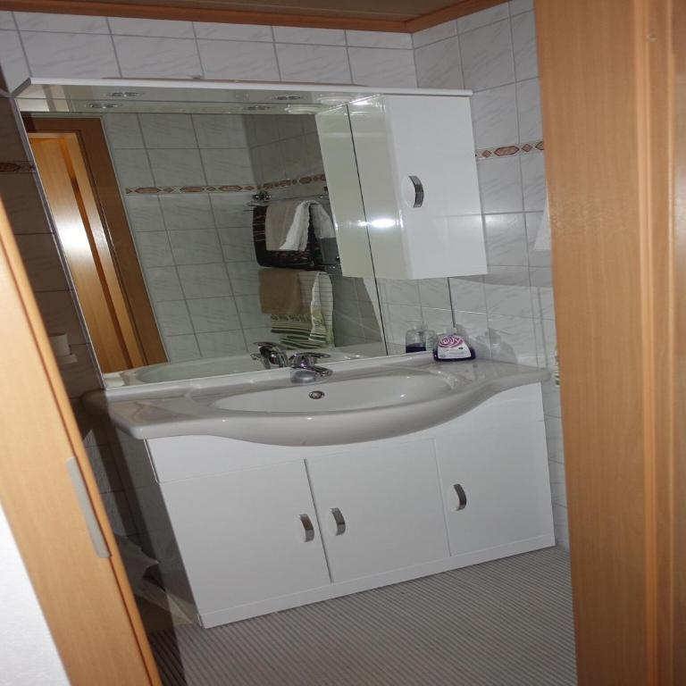 Group Holiday Home in Hippach with dreamy views - Ferienhaus mit 3 Schlafzimmern - 24