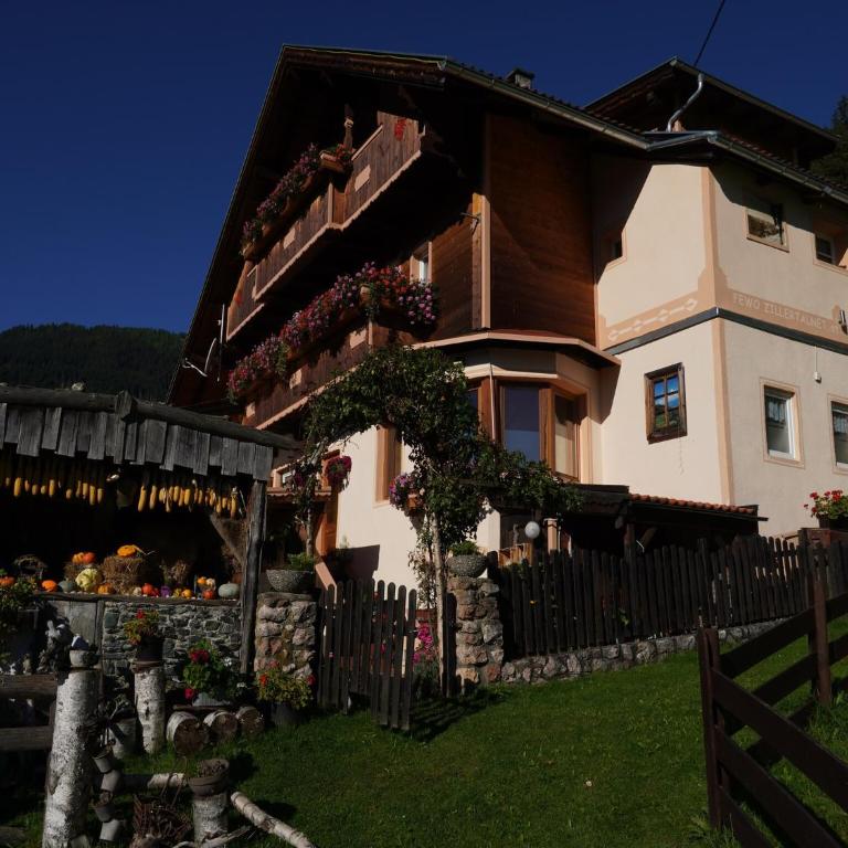 Group Holiday Home in Hippach with dreamy views - Ferienhaus mit 3 Schlafzimmern - 4