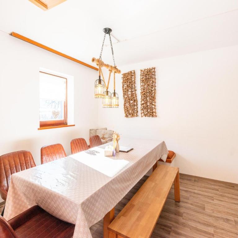 detached modern holiday home with sauna in the Salzburgerland - Ferienhaus mit 6 Schlafzimmern - 33