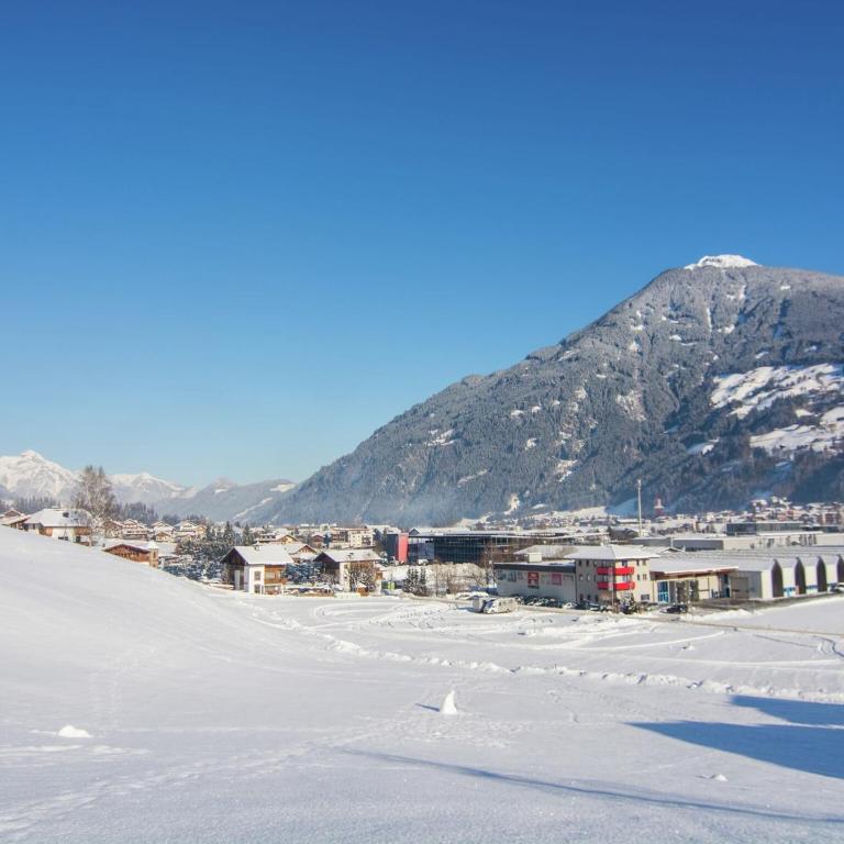 Spacious Holiday Home near Ski Area in Kaltenbach - Four-Bedroom Apartment - 16