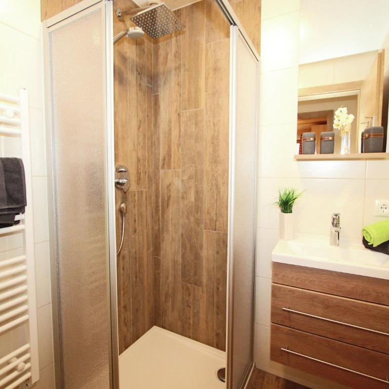 Spacious Holiday Home near Ski Area in Kaltenbach - Four-Bedroom Apartment - 18