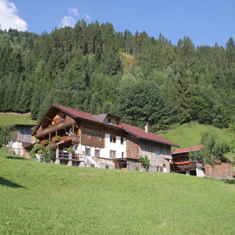 Spacious Holiday Home near Ski Area in Kaltenbach - Four-Bedroom Apartment - 20
