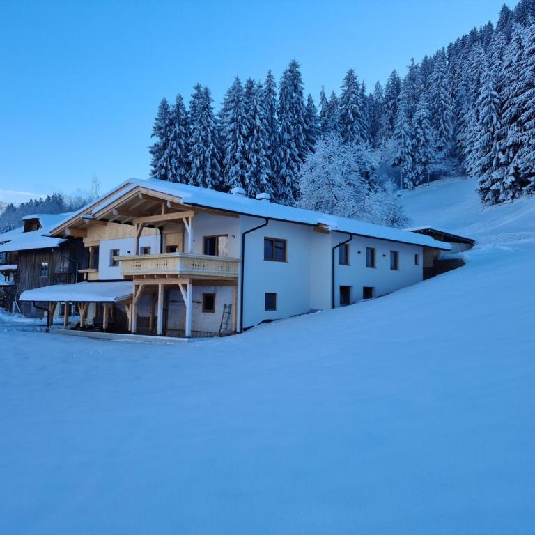 Spacious Holiday Home near Ski Area in Kaltenbach - Four-Bedroom Apartment - 11