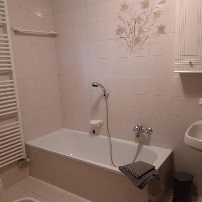 Casa Tecla, bright apartment in a single house - Two-Bedroom Standard Apartment - 32