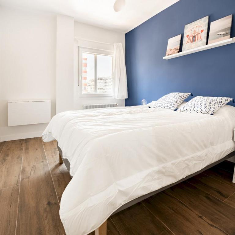 Spacious Bright-3Bedrooms 2Bathrooms-Av. America - Three-Bedroom Apartment - 9