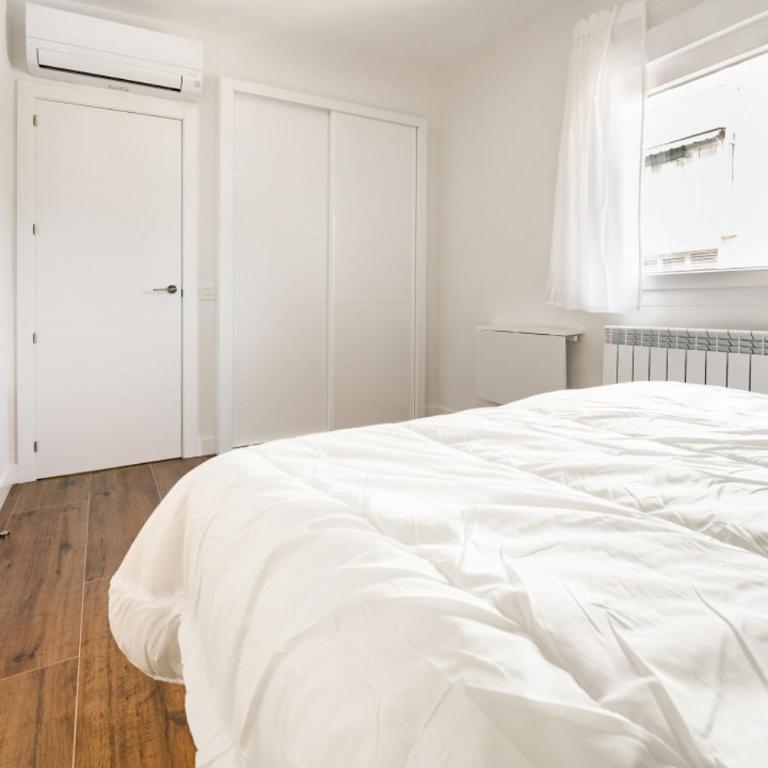 Spacious Bright-3Bedrooms 2Bathrooms-Av. America - Three-Bedroom Apartment - 12