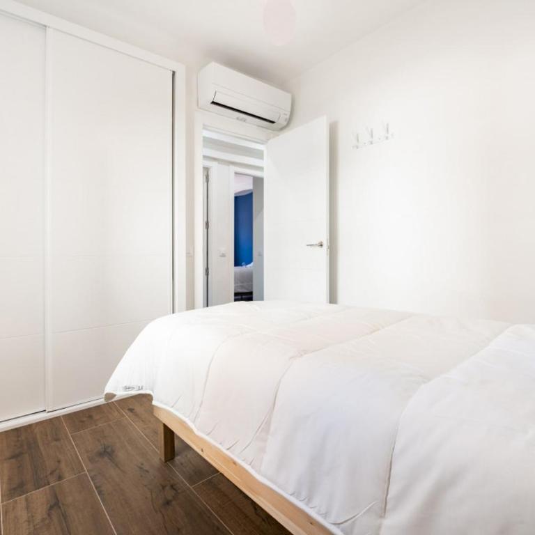 Spacious Bright-3Bedrooms 2Bathrooms-Av. America - Three-Bedroom Apartment - 15