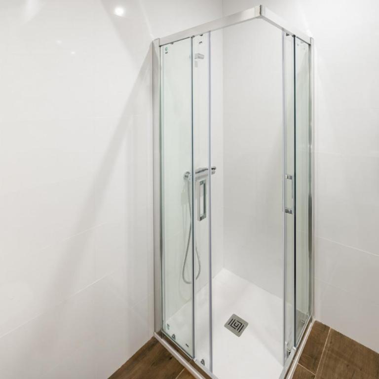 Spacious Bright-3Bedrooms 2Bathrooms-Av. America - Three-Bedroom Apartment - 16