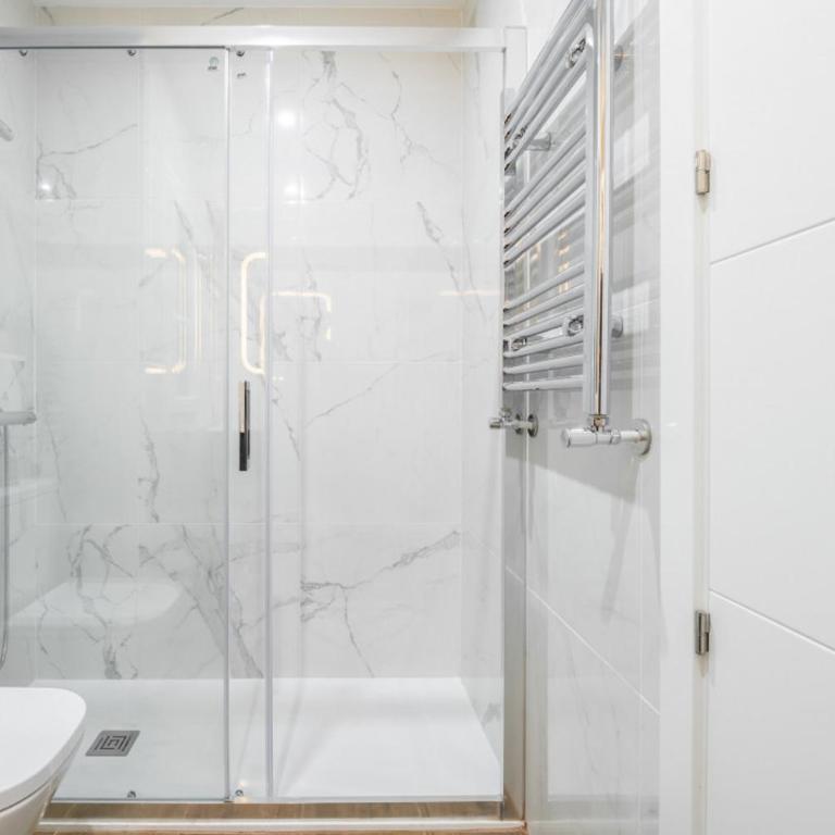 Spacious Bright-3Bedrooms 2Bathrooms-Av. America - Three-Bedroom Apartment - 18
