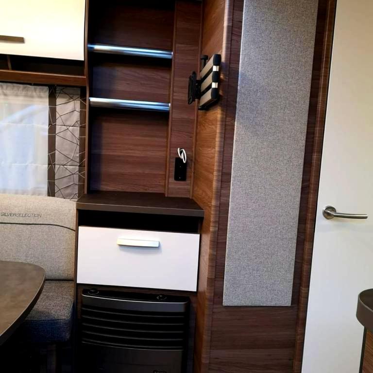 Cozy Caravan in Camping Erlengrund, Bad Hofgastein - Caravan - 4