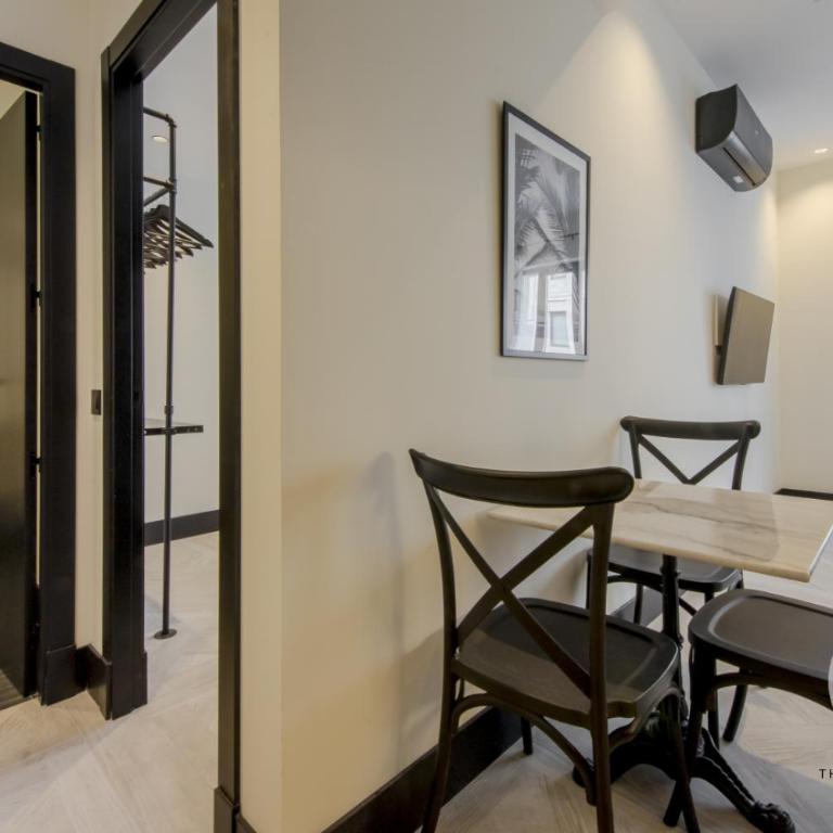 Un Madrid histórico para 4, en Plaza del Carmen E2 - Apartment - 12