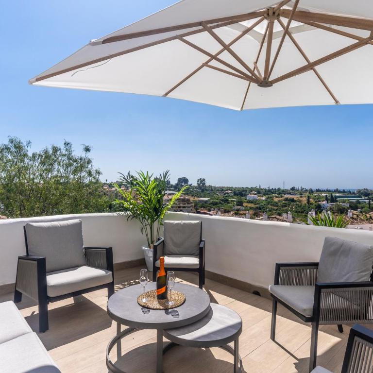 Atico Dúplex en Estepona con Vistas al Mar y Montaña a 10 min de la Playa - Apartamento de 3 dormitorios - 31