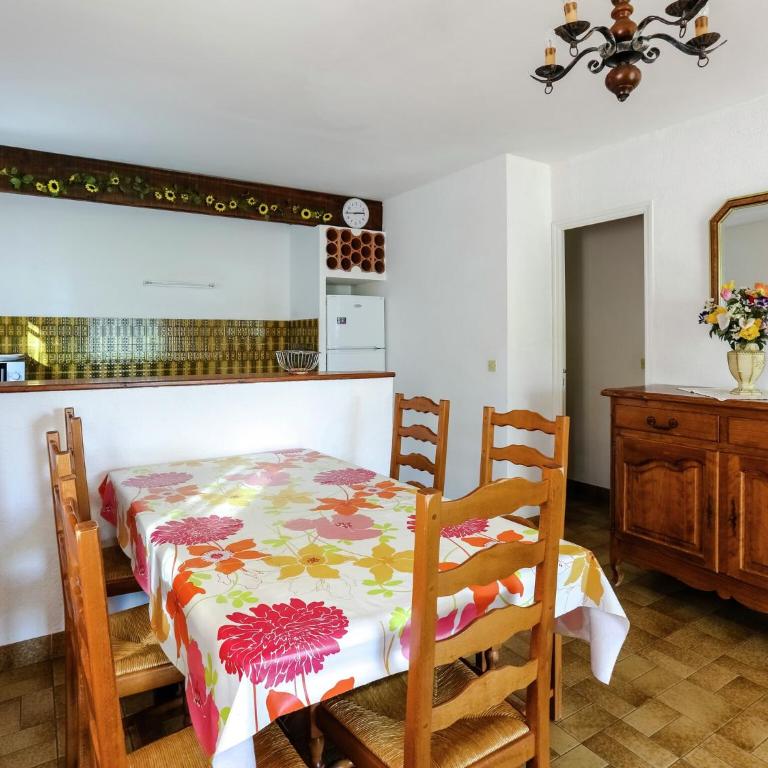 Provencal Holiday Home in Bormes-les-Mimosas with Pool - Maison de Vacances 2 Chambres - 13