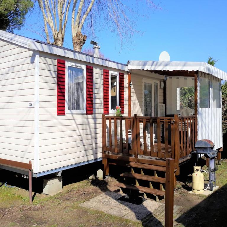 Swanky Mobile Home in Saint Jean de Monts near Seabeach - Chalet 3 Chambres - 5