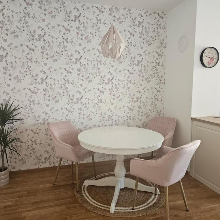Cozy Home II - One-Bedroom Apartment - 32
