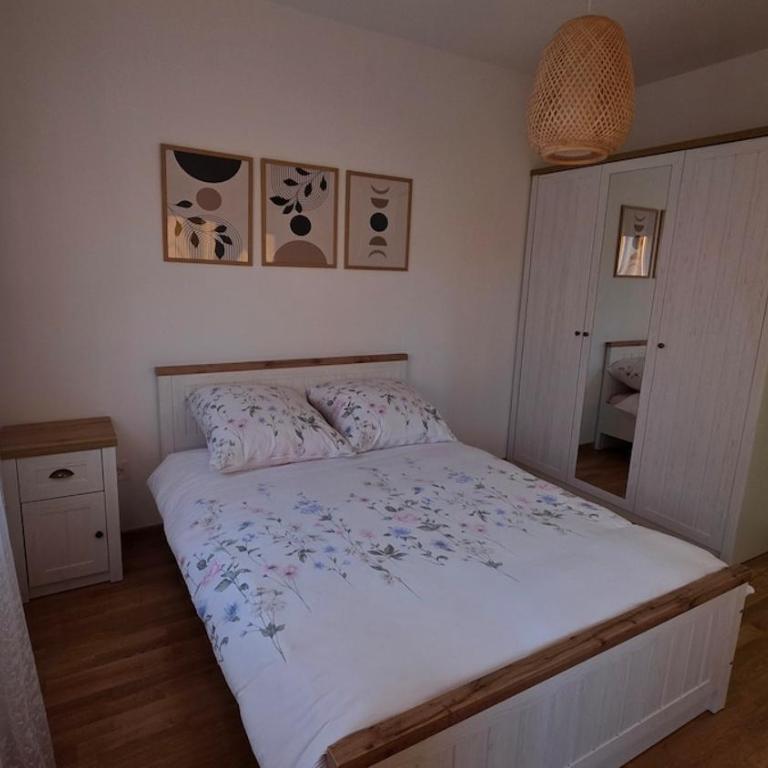 Cozy Home II - One-Bedroom Apartment - 33