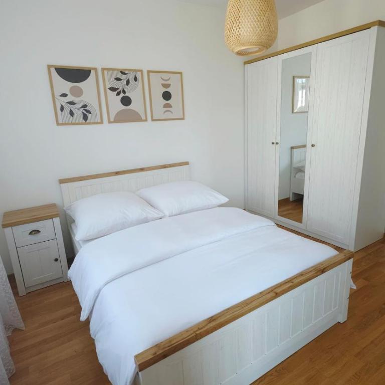 Cozy Home II - One-Bedroom Apartment - 34