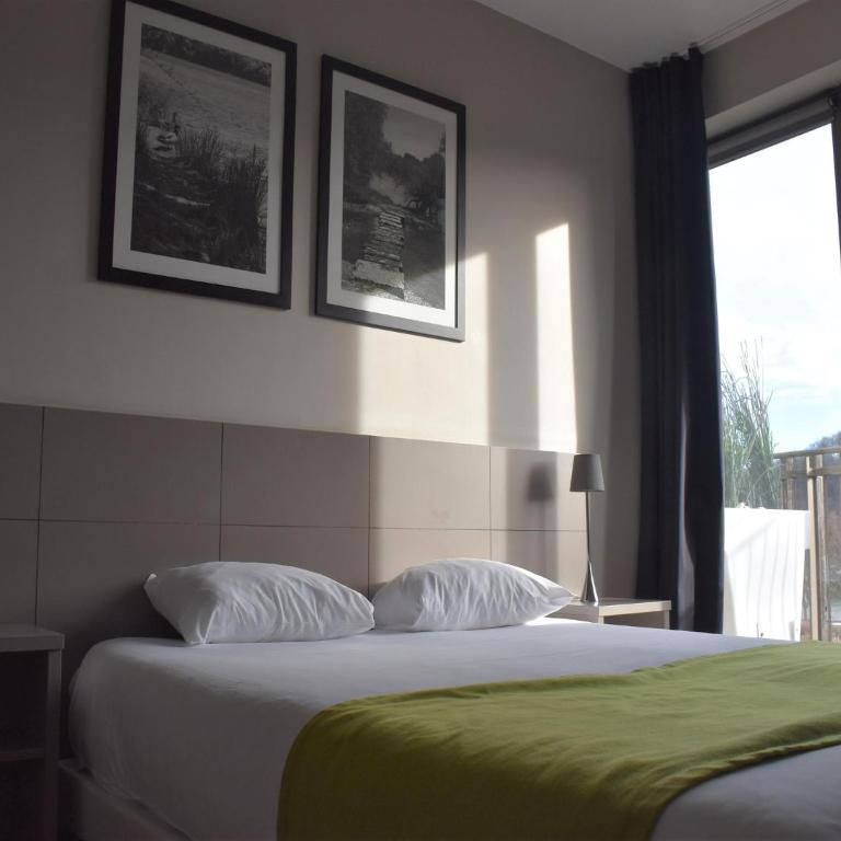 Modern Couple Stay in Lyon Docklands - Apartment - 13