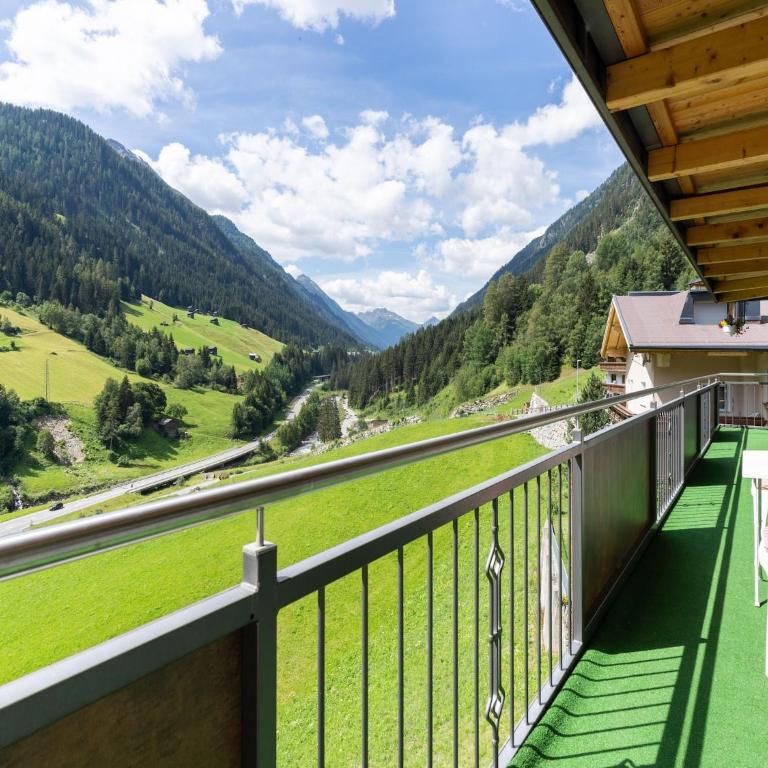 Apartment in Kappl near Ski Slopes - Apartment mit 3 Schlafzimmern - 4