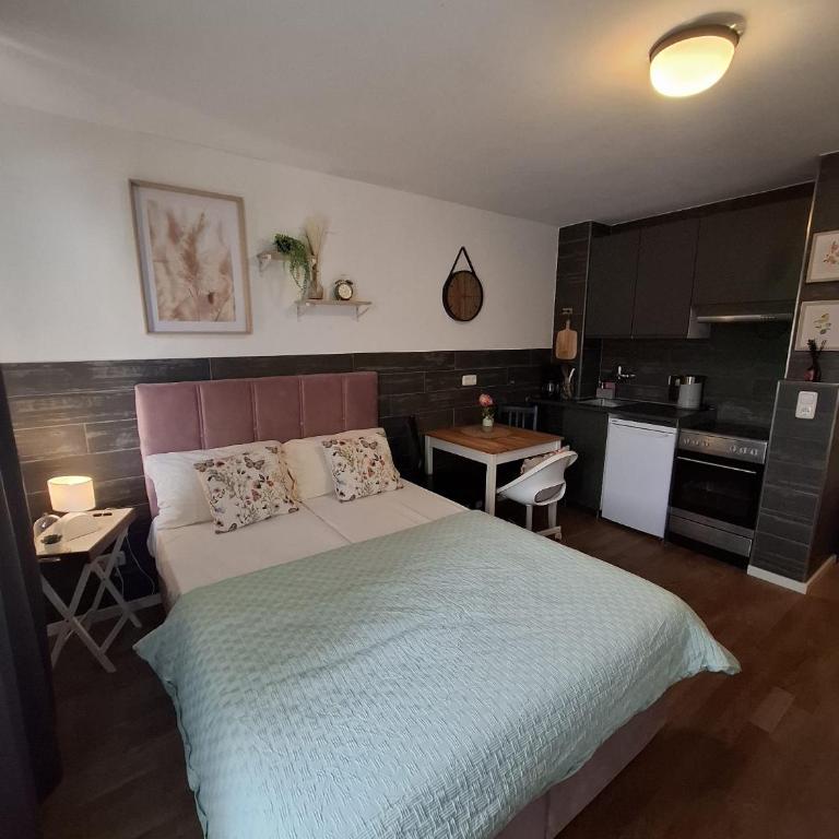 Central Munich Living - One-Bedroom Apartment - 2