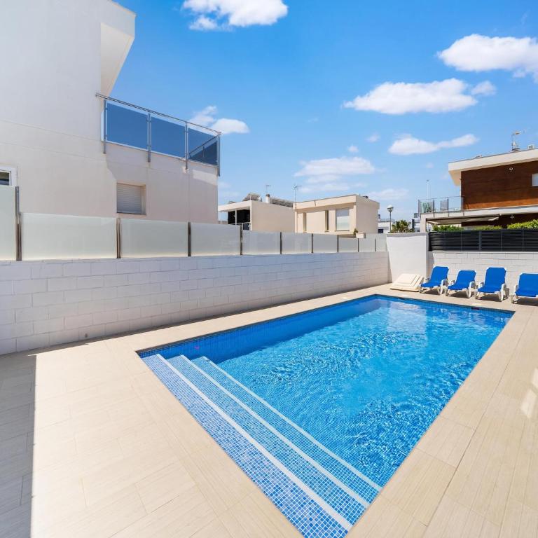 Sunny Villa with Private Pool - Four-Bedroom Villa - 13