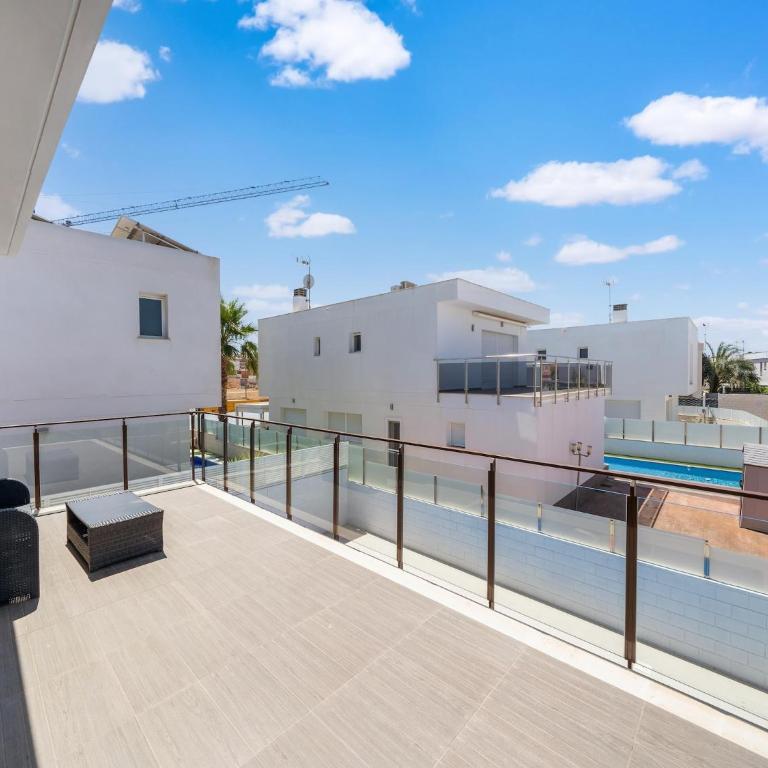 Sunny Villa with Private Pool - Four-Bedroom Villa - 31