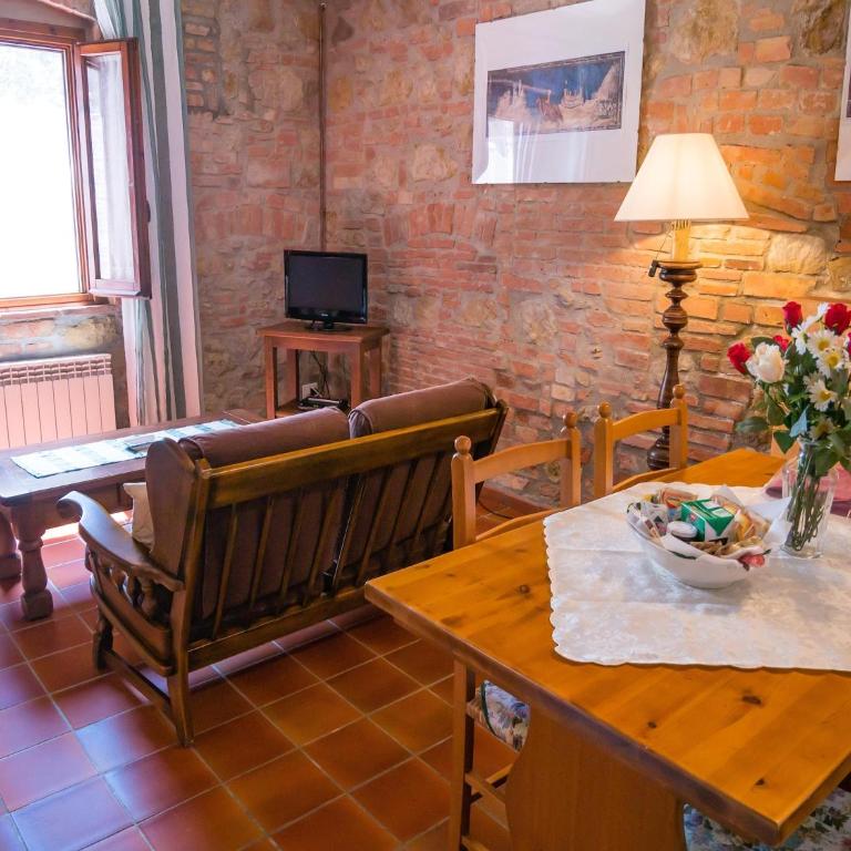 Apartment in farmhouse with garden and pool - Appartamento con 2 Camere da Letto - 2