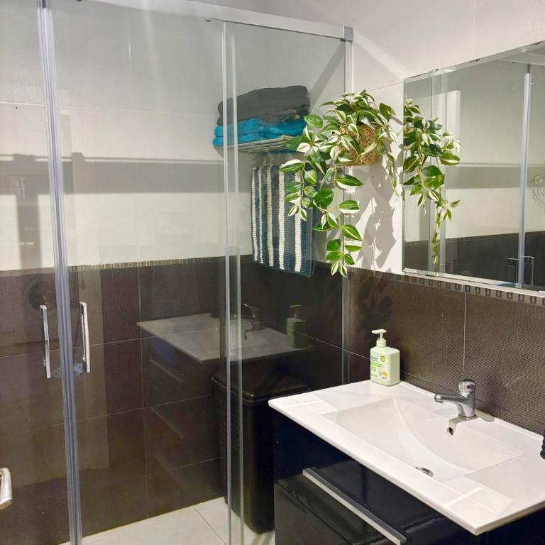 Precioso apartamento frente al mar Benalbeach - One-Bedroom Apartment - 13