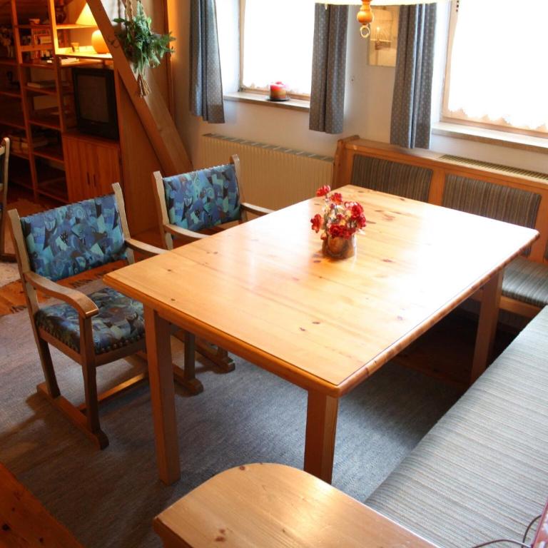 Large holiday home with plenty of privacy - Four-Bedroom Apartment - 5