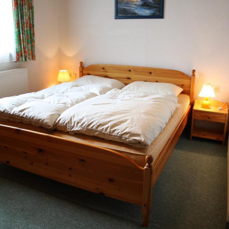 Large holiday home with plenty of privacy - Four-Bedroom Apartment - 4