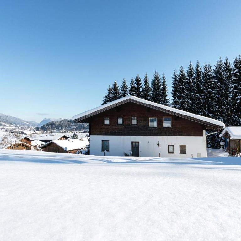 Large holiday home with plenty of privacy - Four-Bedroom Apartment - 14
