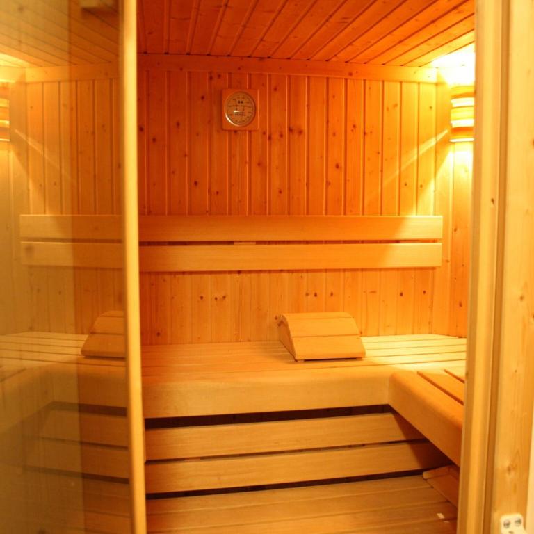 Large holiday home with plenty of privacy - Four-Bedroom Apartment - 1