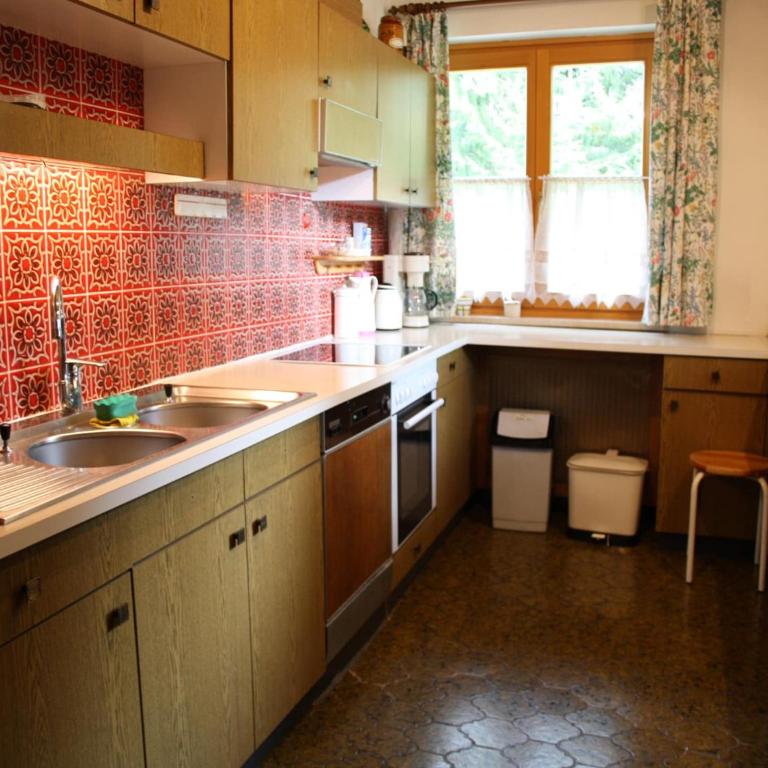 Large holiday home with plenty of privacy - Four-Bedroom Apartment - 3