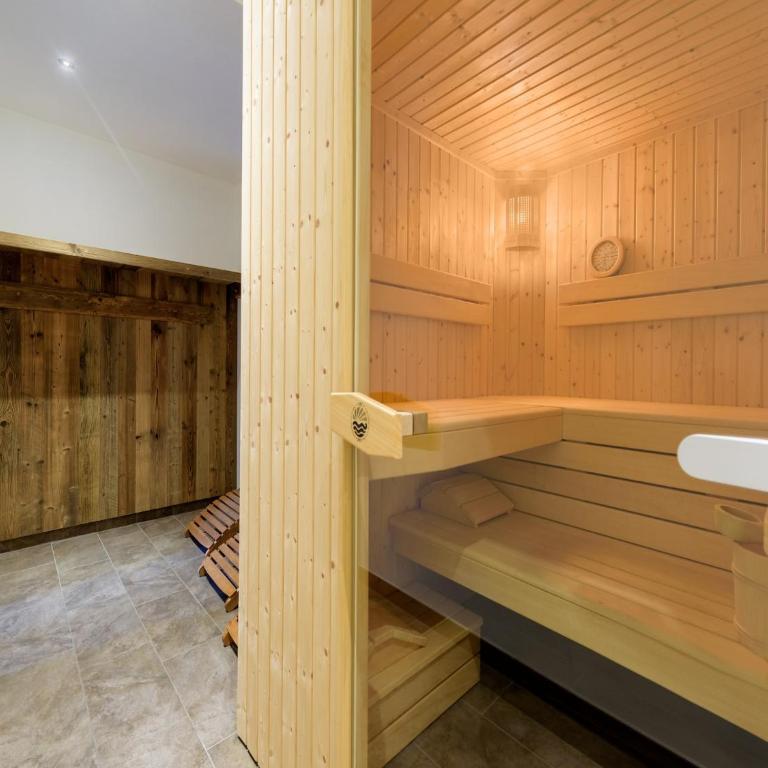 Chalet in Alpendorf near Ski Slopes - Superior Chalet - 4