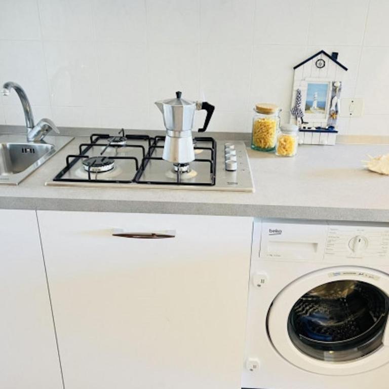 Bright apartment with balcony-Beahost - Appartamento - 10