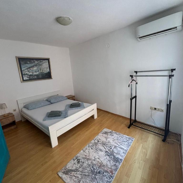 Apartment in Old Town- with parking - Two-Bedroom Apartment - 1