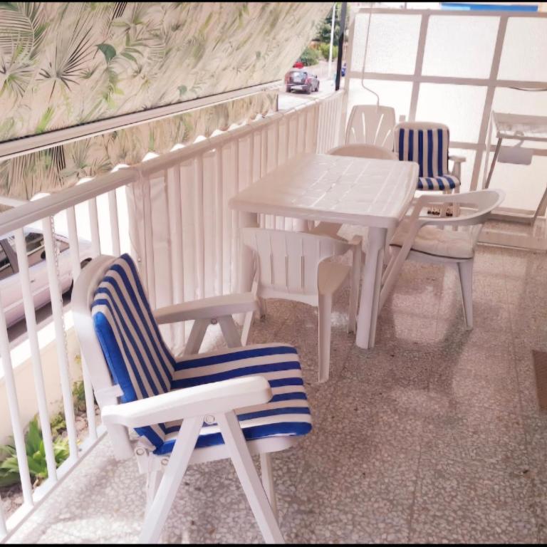 Grand appartement bord de mer refait à neuf 3 chambres - Apartamento de 3 dormitorios con vistas al mar - 23