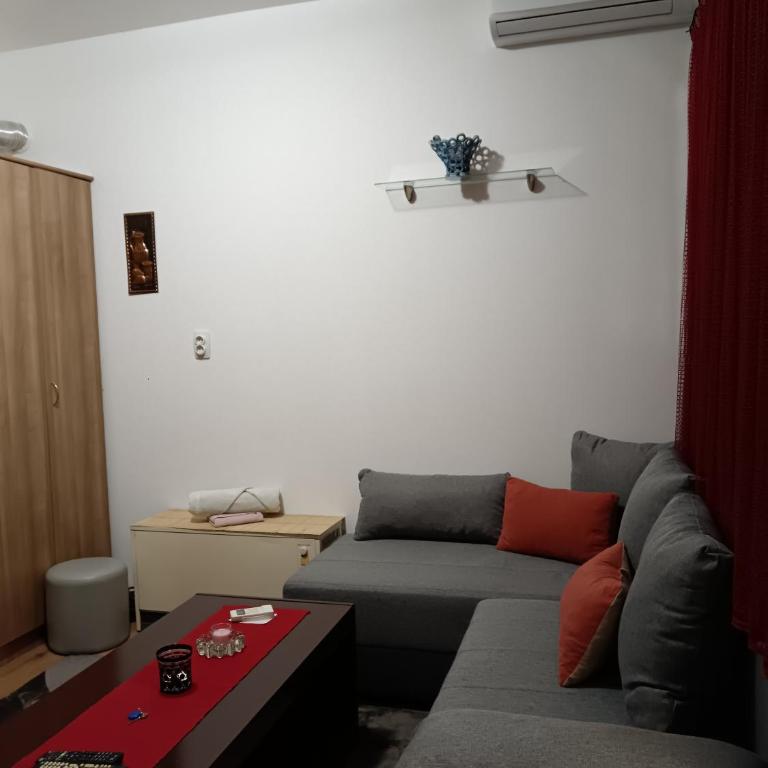 Beograd-Zvezdara - Two-Bedroom Apartment - 8