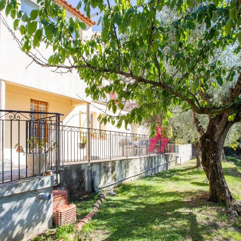 Cozy Hillside Escape in Berre - Two-Bedroom Holiday Home - 26