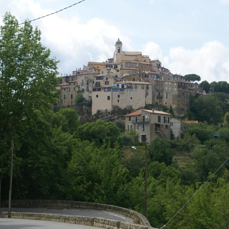Cozy Hillside Escape in Berre - Two-Bedroom Holiday Home - 27