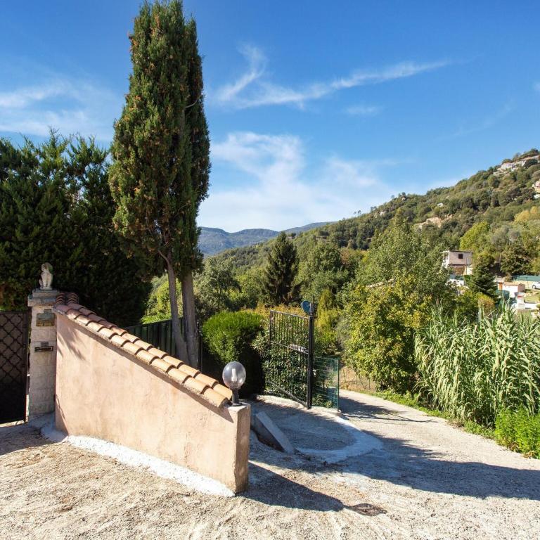 Cozy Hillside Escape in Berre - Two-Bedroom Holiday Home - 28